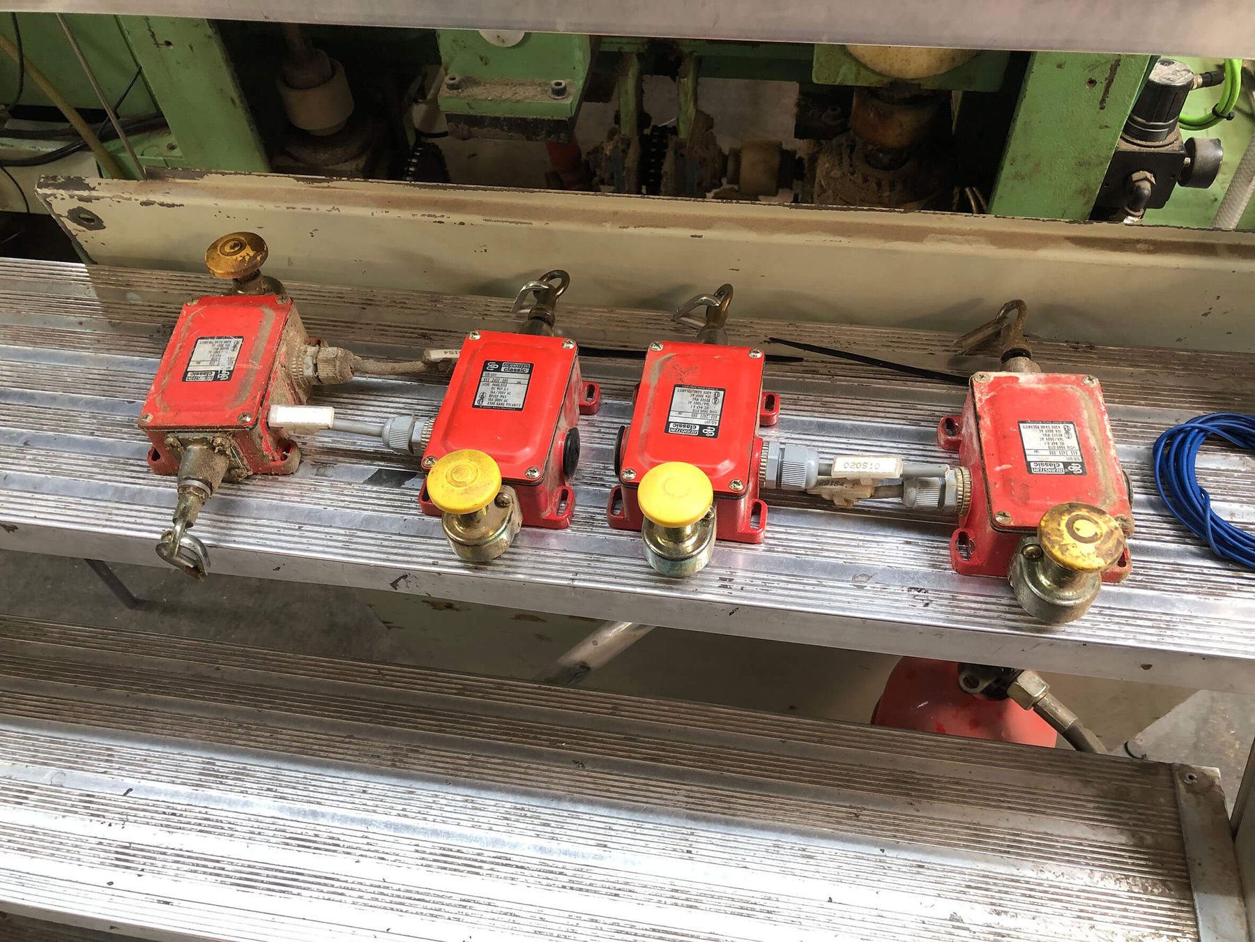 Older models of rope pull switches from BERNSTEIN