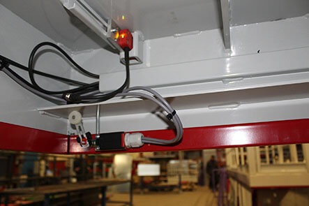 Monitoring of the lifting platform by an SRF safety sensor from BERNSTEIN
