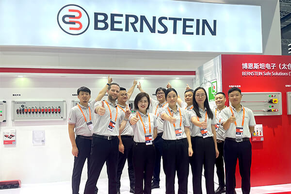 The BERNSTEIN exhibition team from China