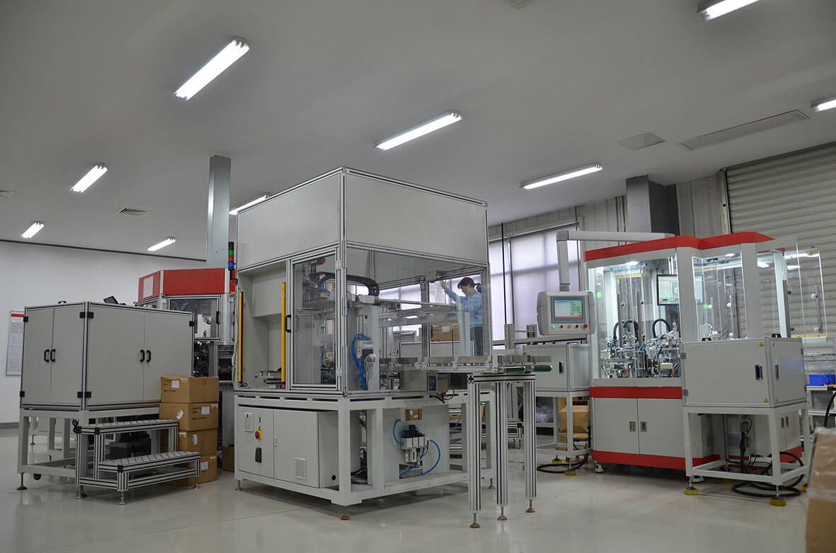 SEL-Schalter-Montagelinie in der BERNSTEIN Produktion in China