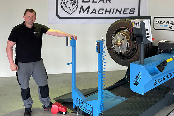 Mark Berendsen, Managing Partner Bear Machines with a BERNSTEIN enabling foot switch