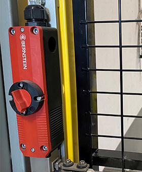 Notentsperrung an der BERNSTEIN Sicherheitszuhaltung SLC