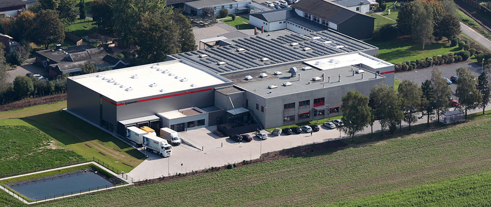 BERNSTEIN History: Aerial view of the current production site of BERNSTEIN AG in Hille-Hartum.